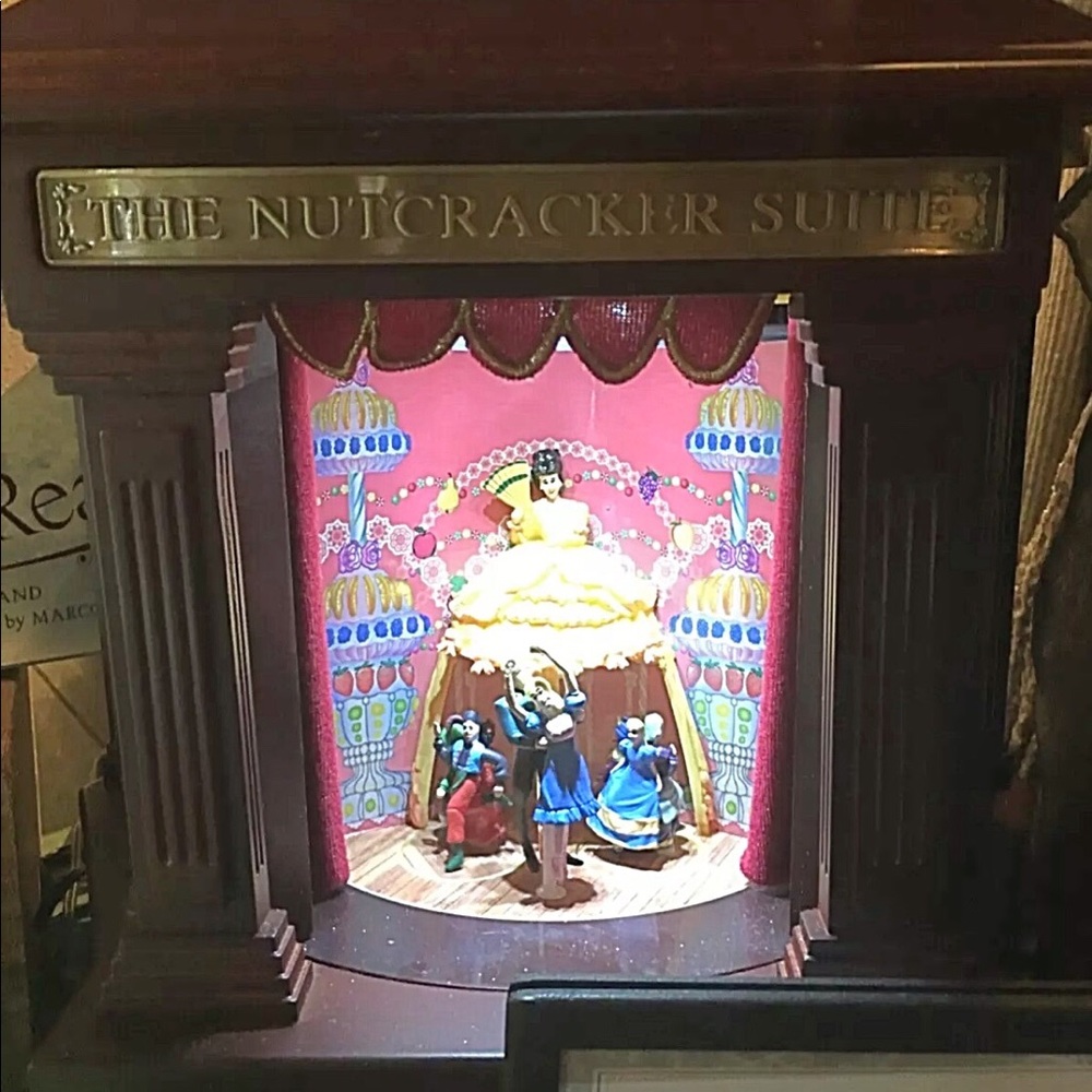 Me Christmas music box